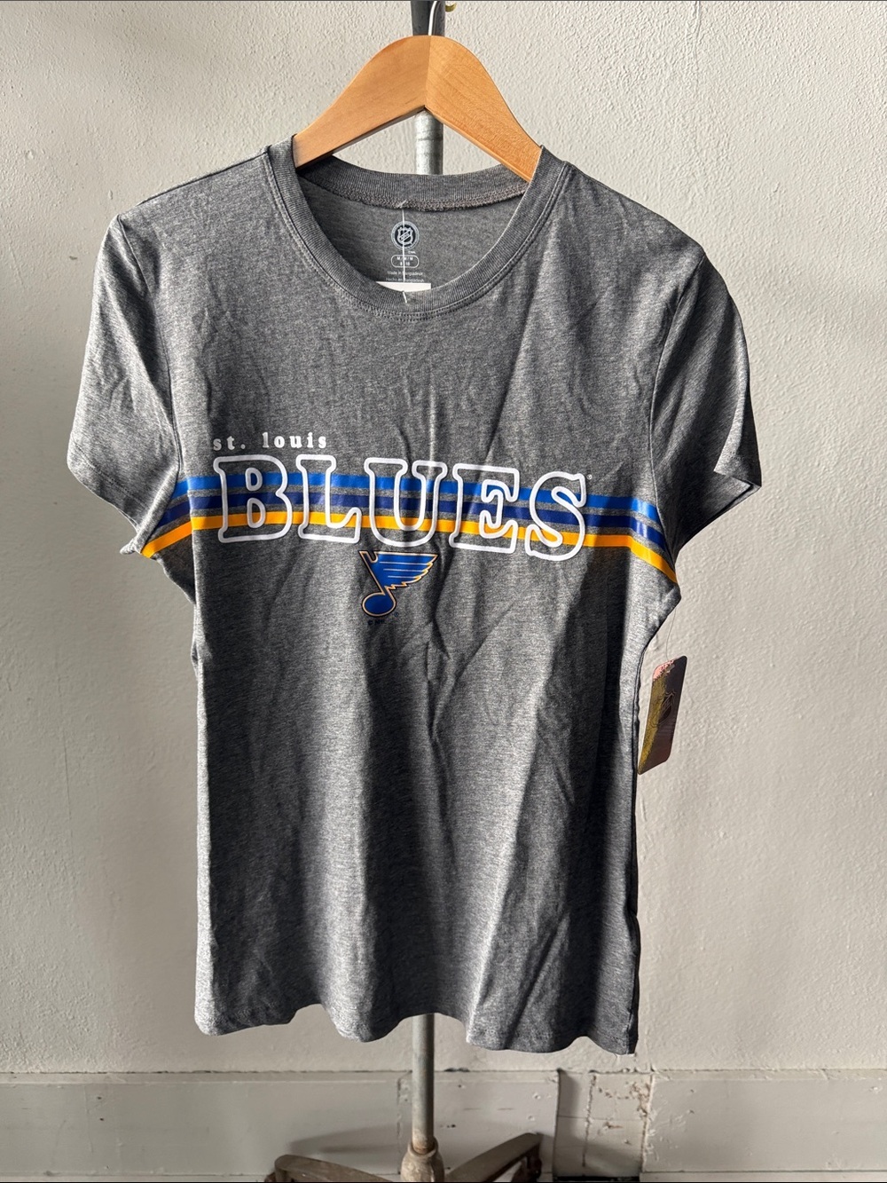 NWT NHL St Louis Blues Shirt Size Medium (8/10)